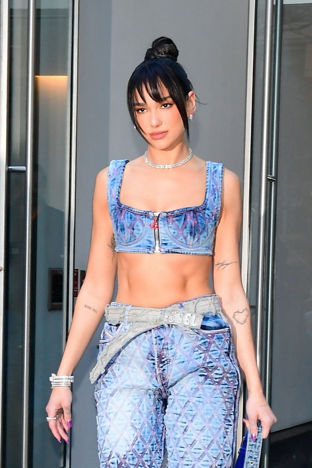 Dua Lipa Flaunts Her Sexy Athletic Abs 10 Photos Video FappeningTime