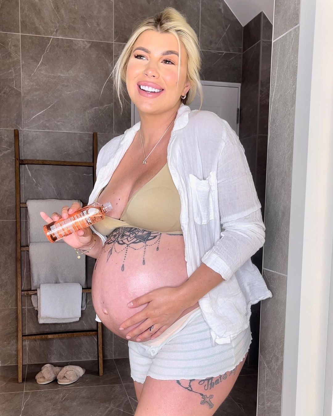 Olivia Bowen Preggo