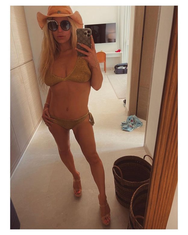 Jessica Simpson Bikini Selfie