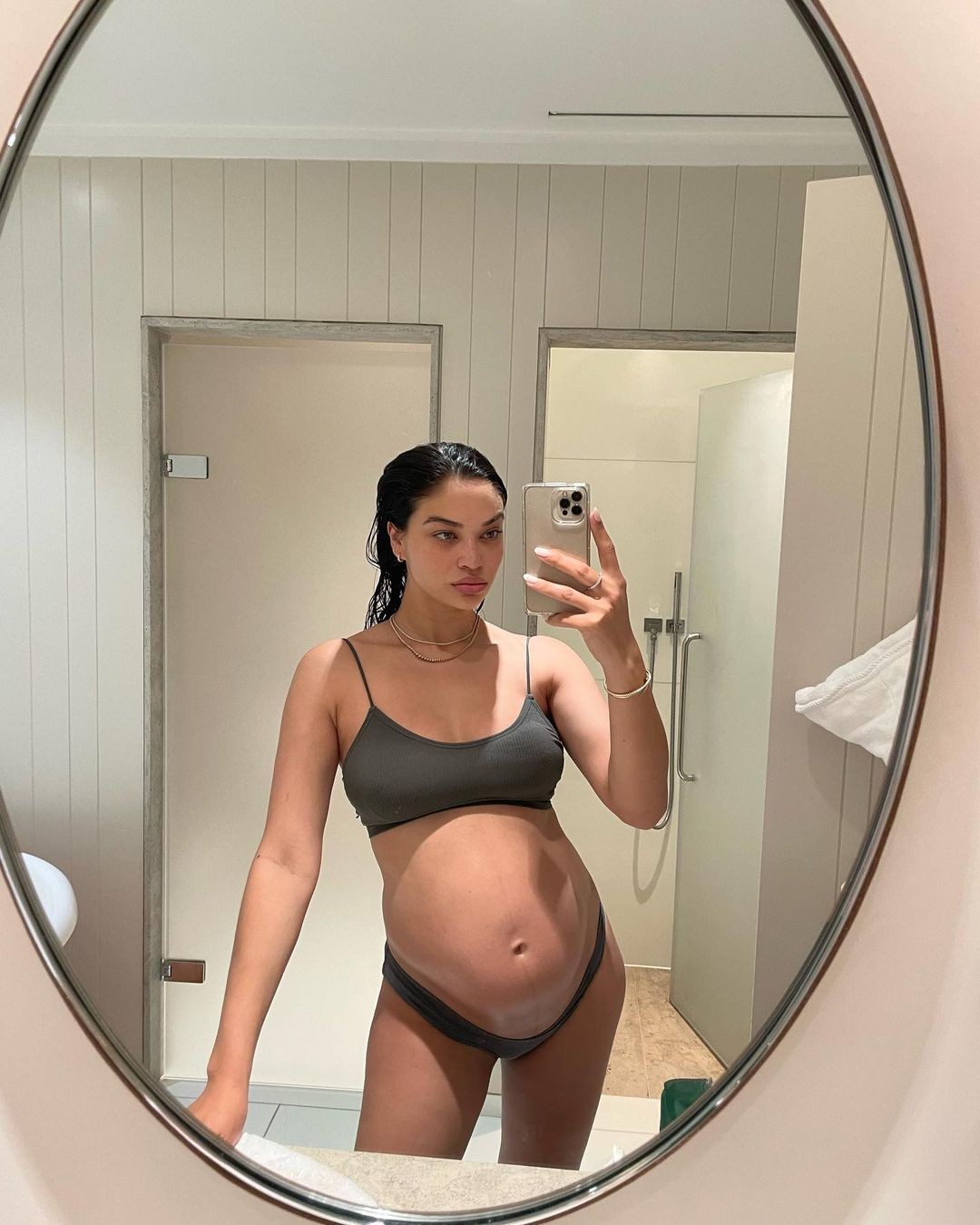 Shanina Shaik Preggo Selfie