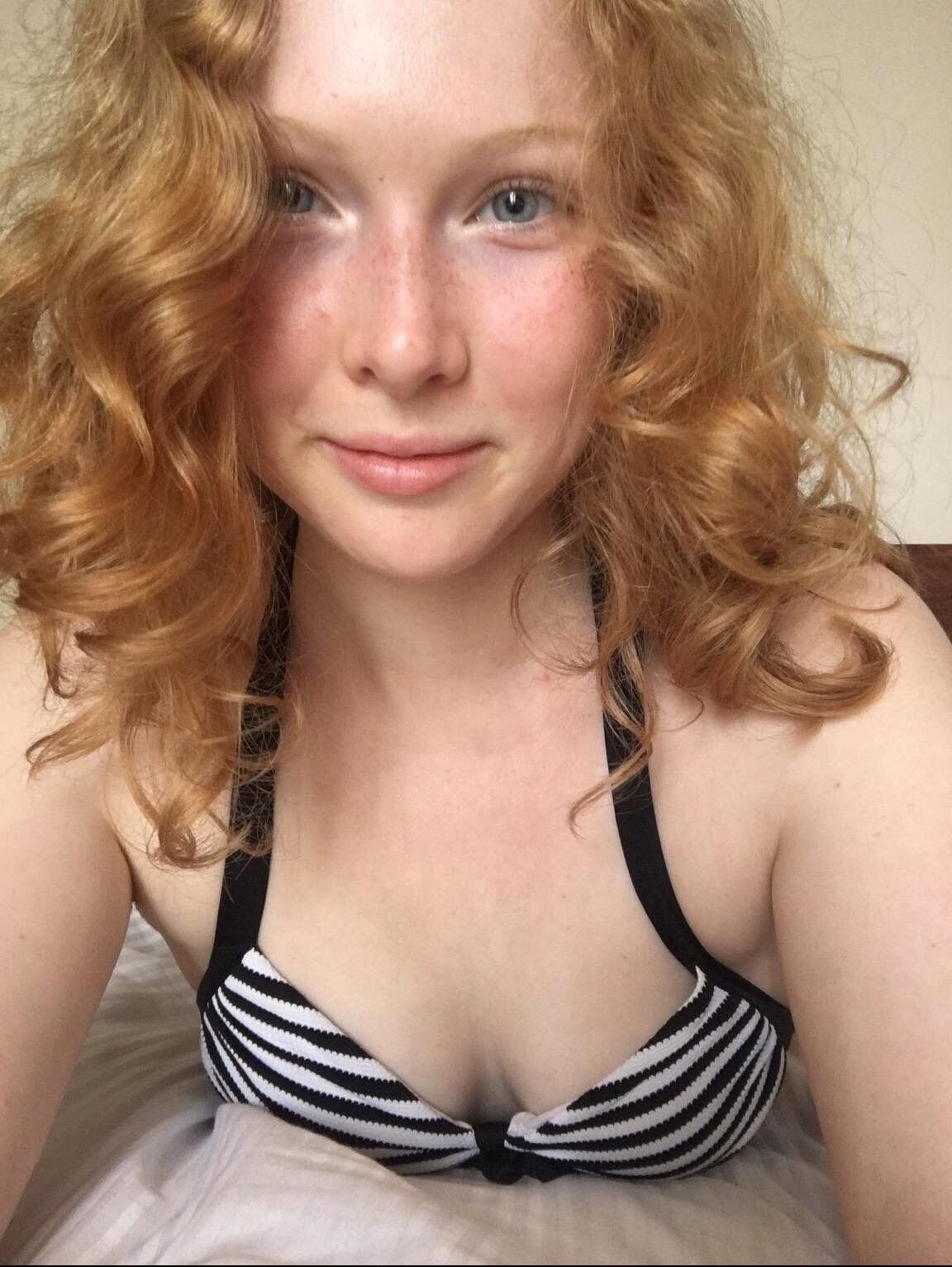 Molly Quinn Bikini Selfie