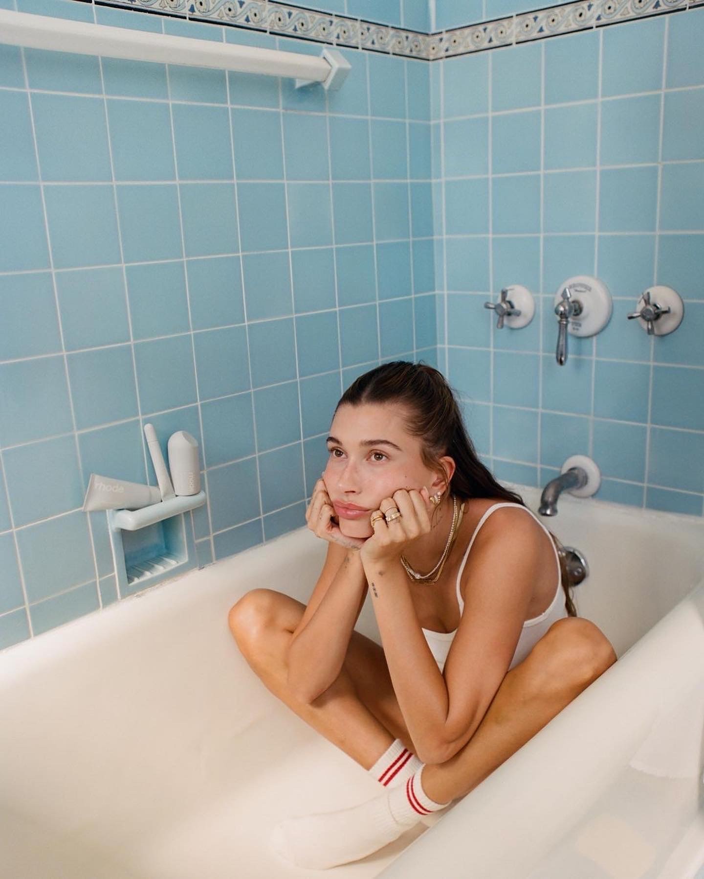 Hailey Bieber In Bath