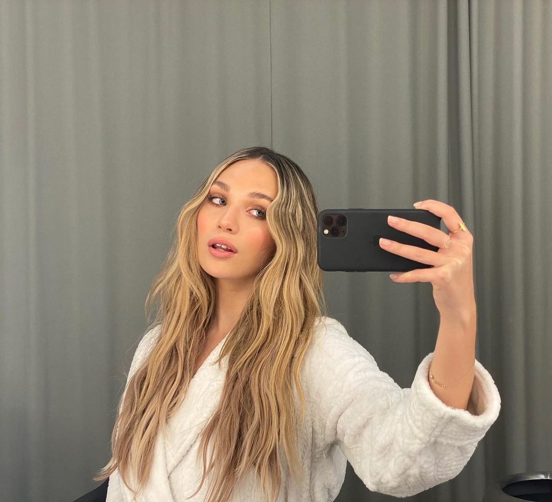 Maddie Ziegler Selfie