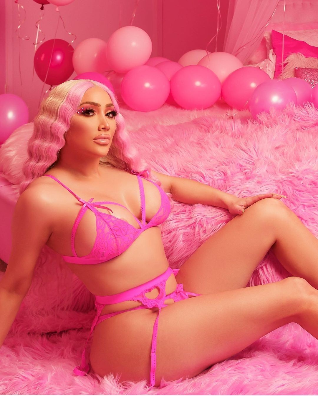 MissNikkiiBaby In Pink