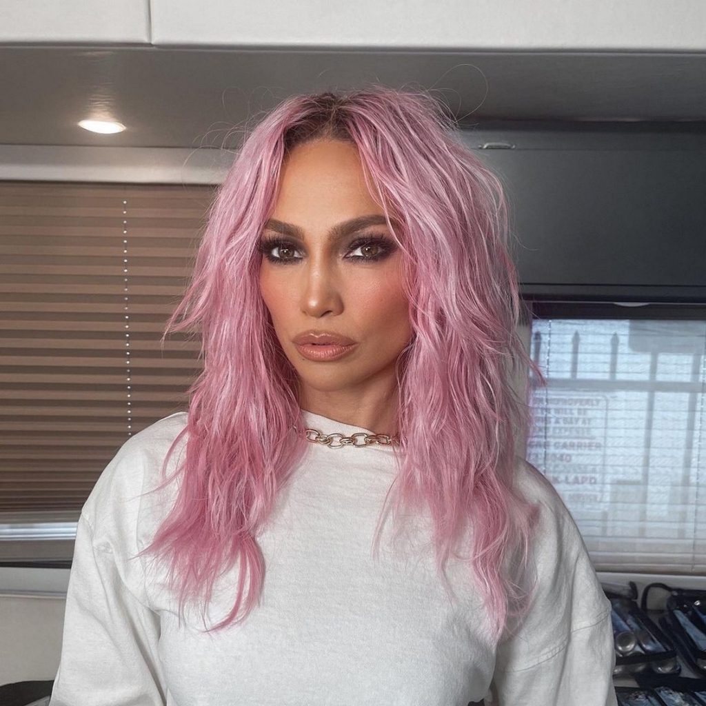 Jennifer Lopez Sexy Pink Hair Look (1 Photo) - FappeningTime