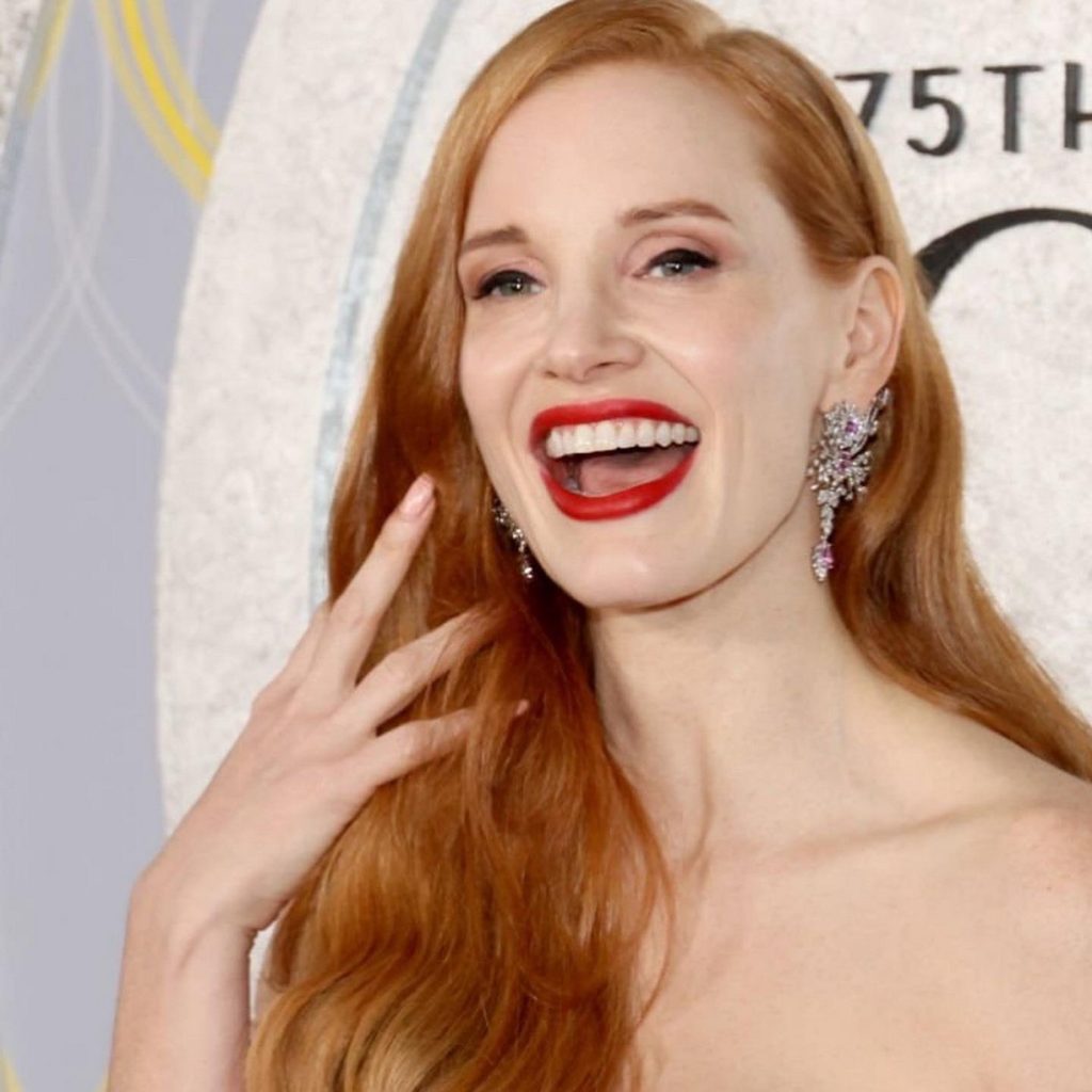 Jessica Chastain Flaunts Her Big Tits In Deep Cleavage 16 Photos