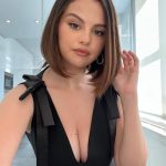 Selena Gomez Tits In Deep Cleavage
