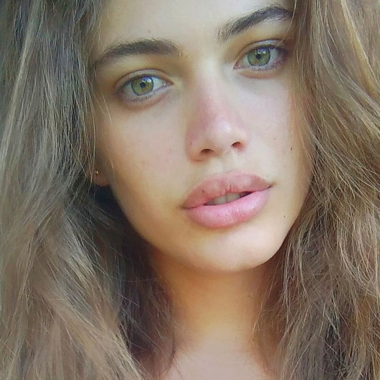 Valentina Sampaio Selfie