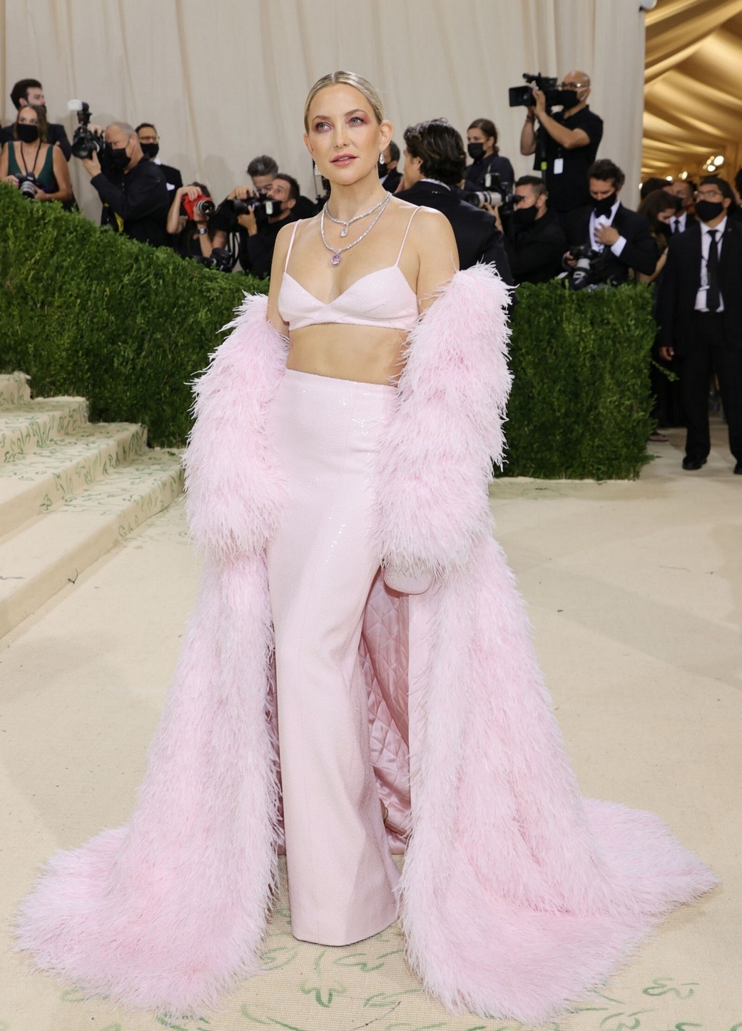 Kate Hudson Hot At Met Gala 