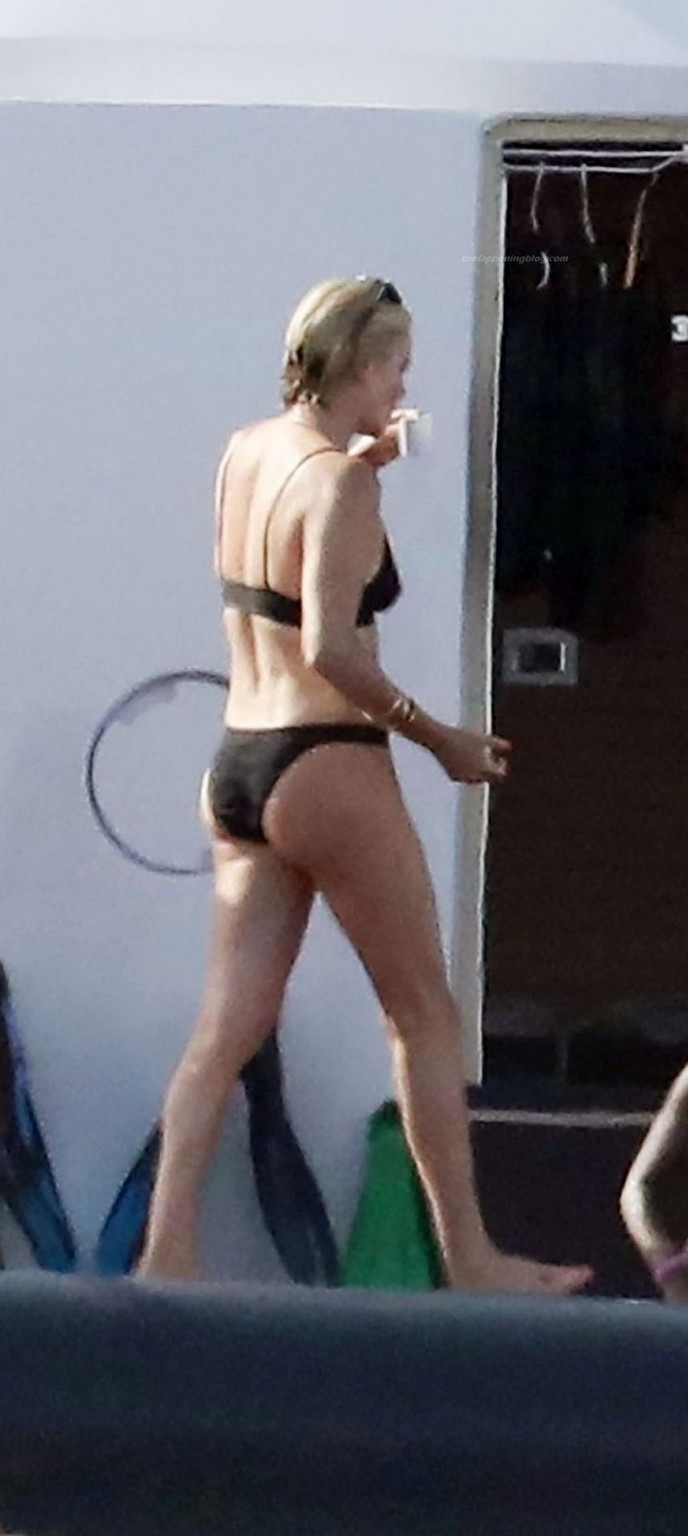 Charlize Theron Ass In A Bikini