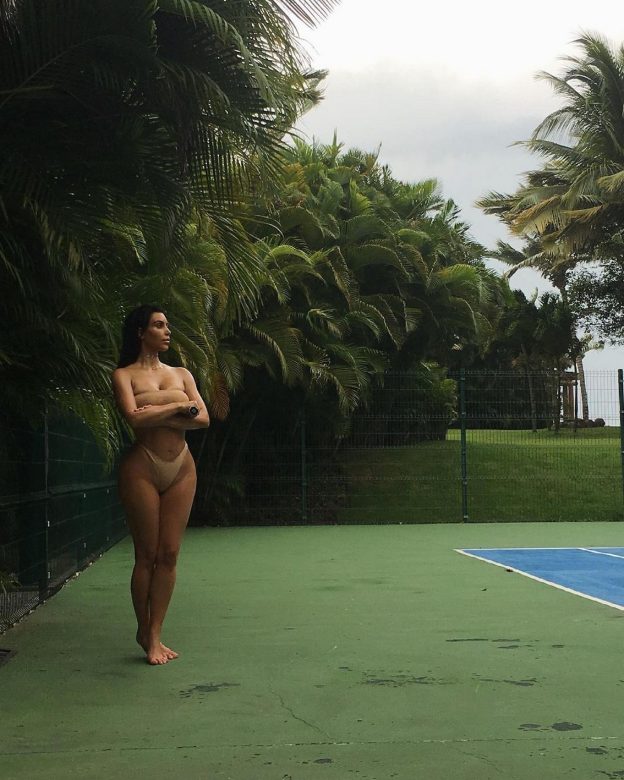 Kim Kardashian Sexy On Court