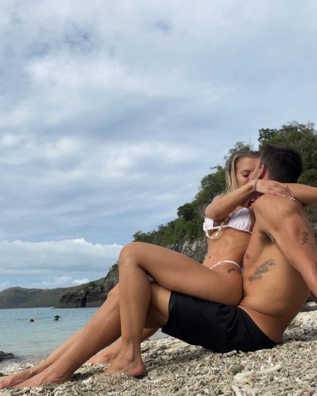 Tammy Hembrow And Matt Poole Kisses In Different Places (7 Photos)