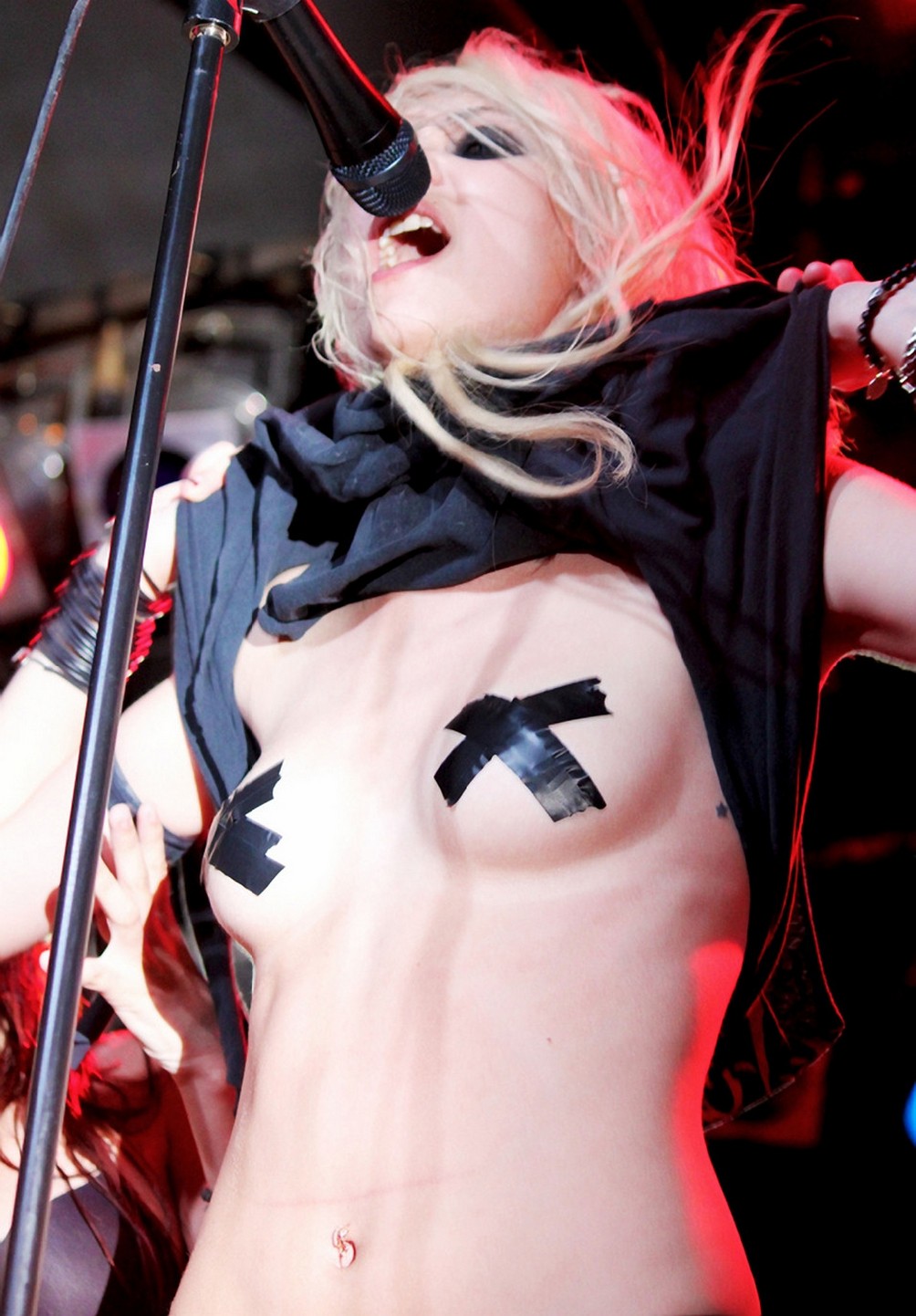 Taylor Momsen Naked Tits On Stage