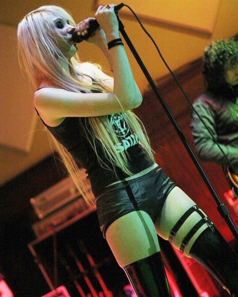 Taylor Momsen On Stage
