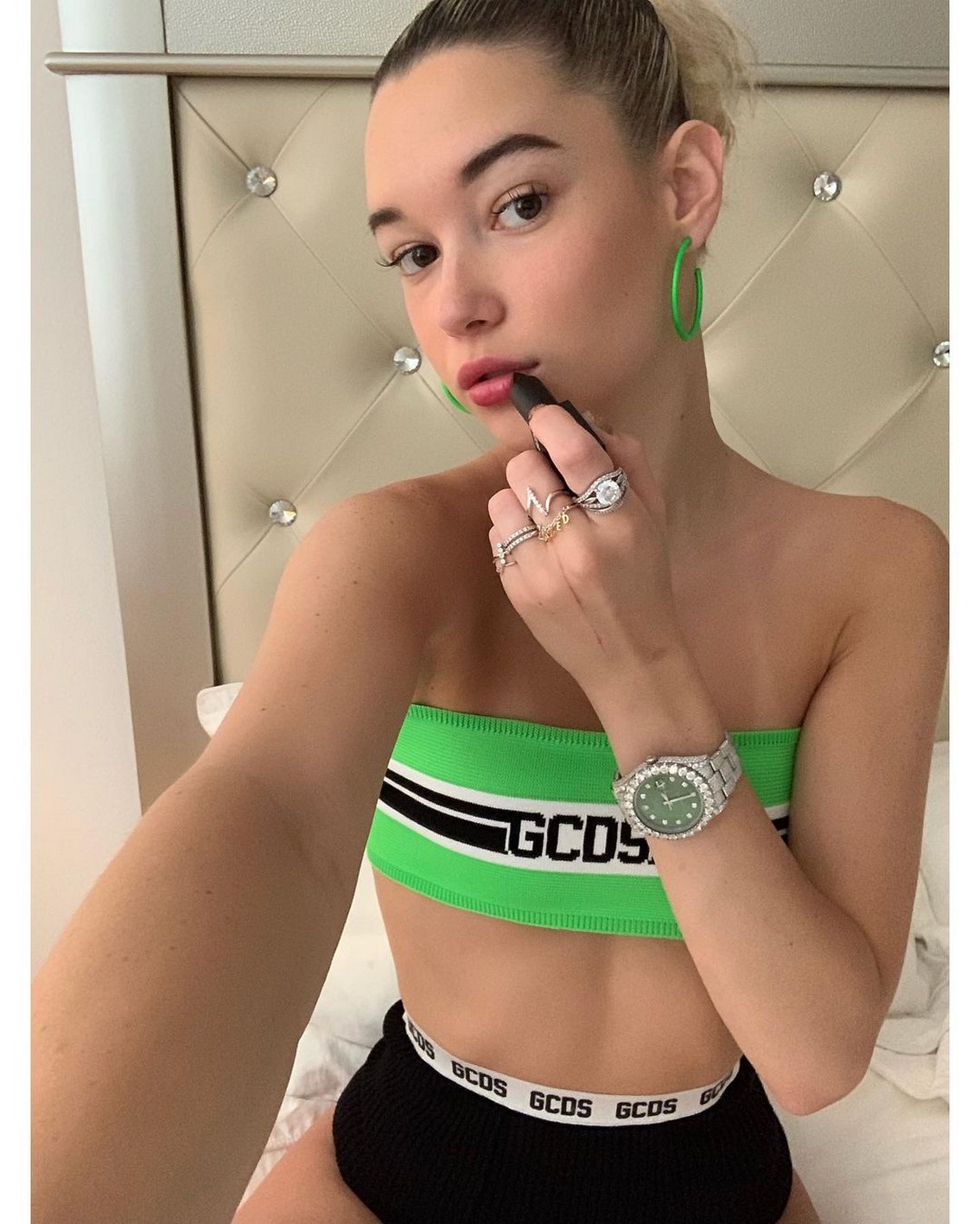 Sarah Snyder Hot On Selfie