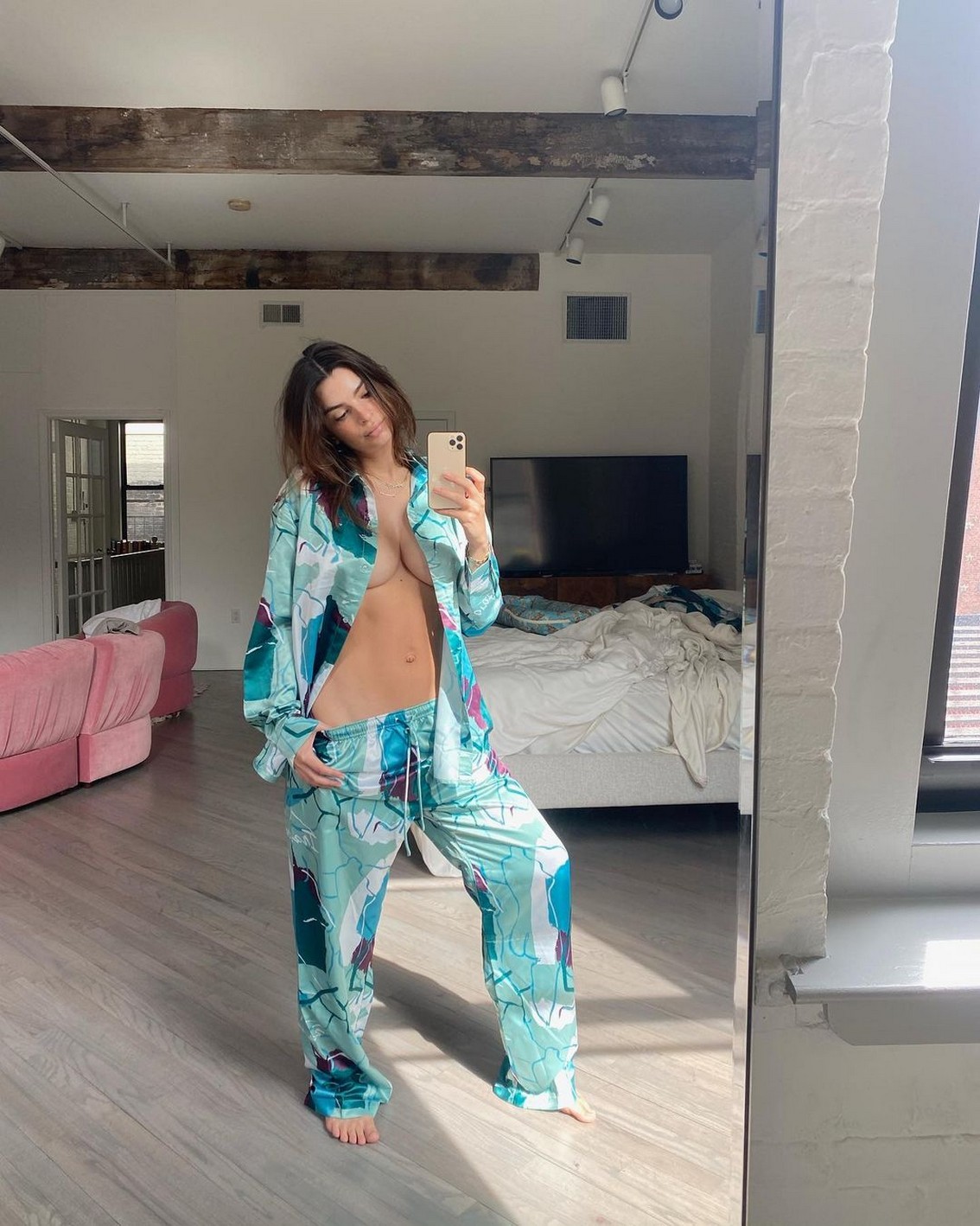 Emily Ratajkowski Sexy 11 Days AfterPregnancy