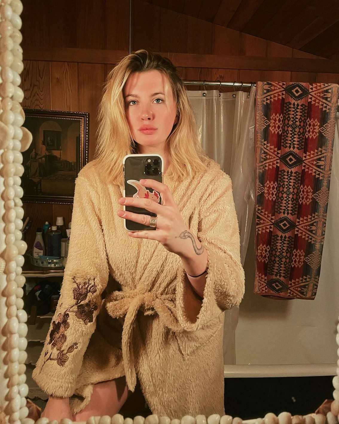 Ireland Baldwin Selfie