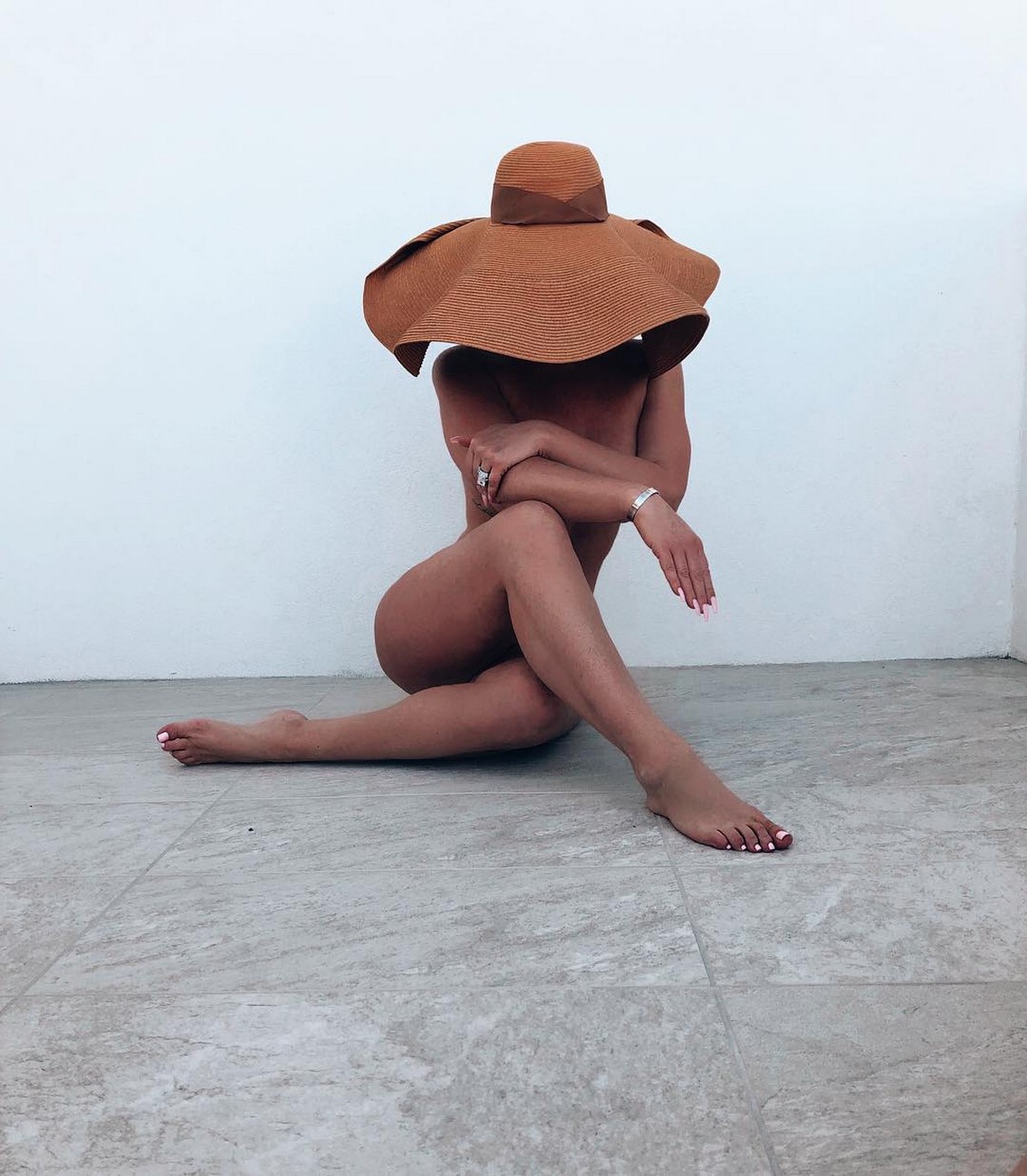 Kim Zolciak-Biermann NAked In HAt