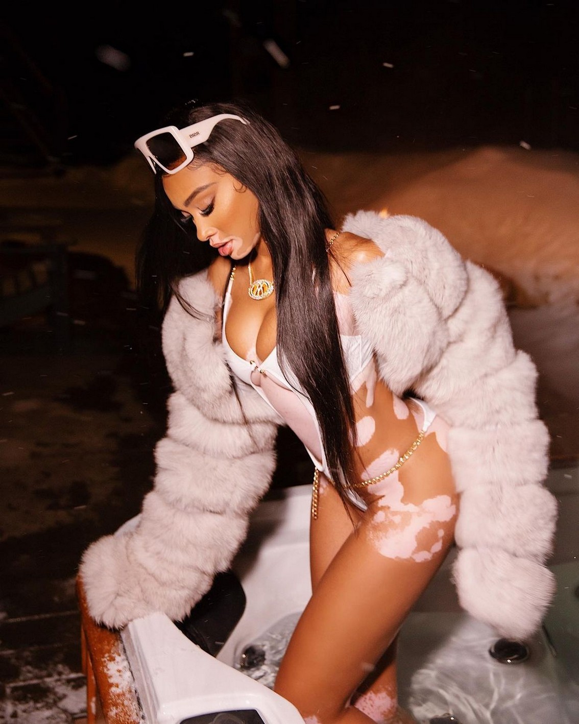 Winnie Harlow Sexy In Snow Bath