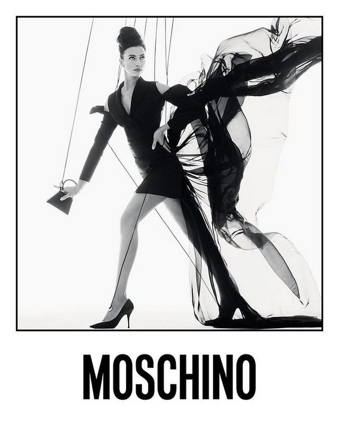 Irina Shayk Moschino 2021