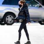 Zoey Deutch Cameltoe In Tight Leggings (12 Photos)