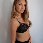 Romee Strijd Pregnant From 9th to 40th Weeks (4 Photos)
