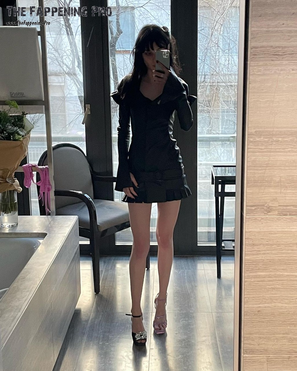 Alice Pagani Leggy On Selfie