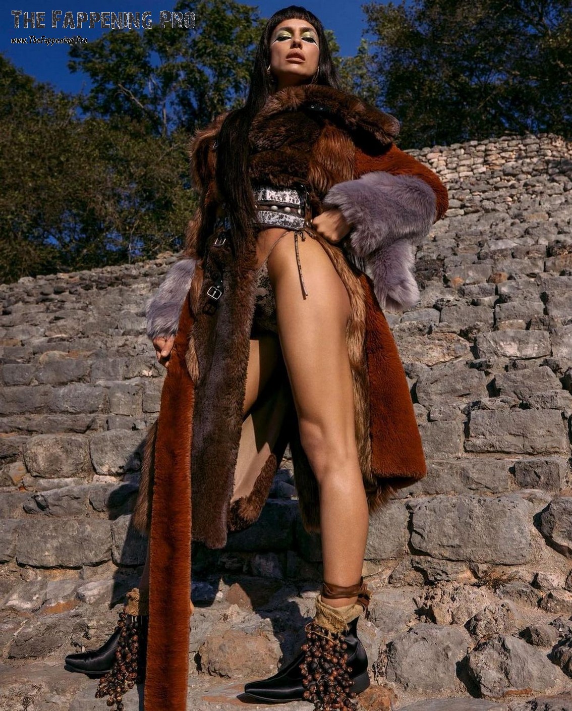 Irina Shayk Sexy Legs