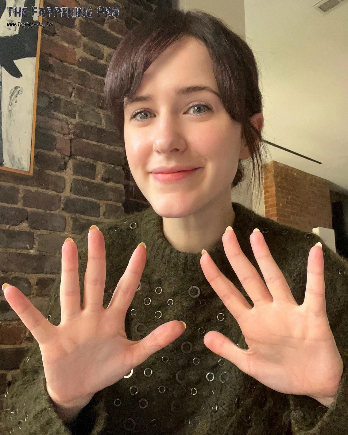 Rachel Brosnahan Selfie