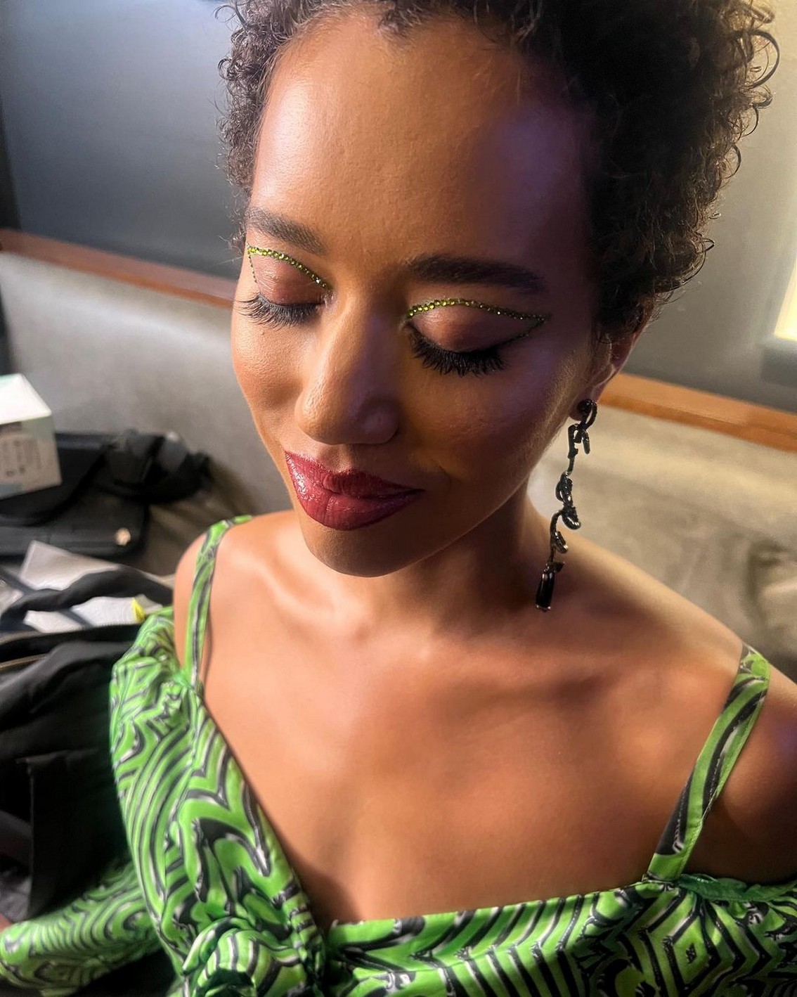 Jasmin Savoy Brown Selfie