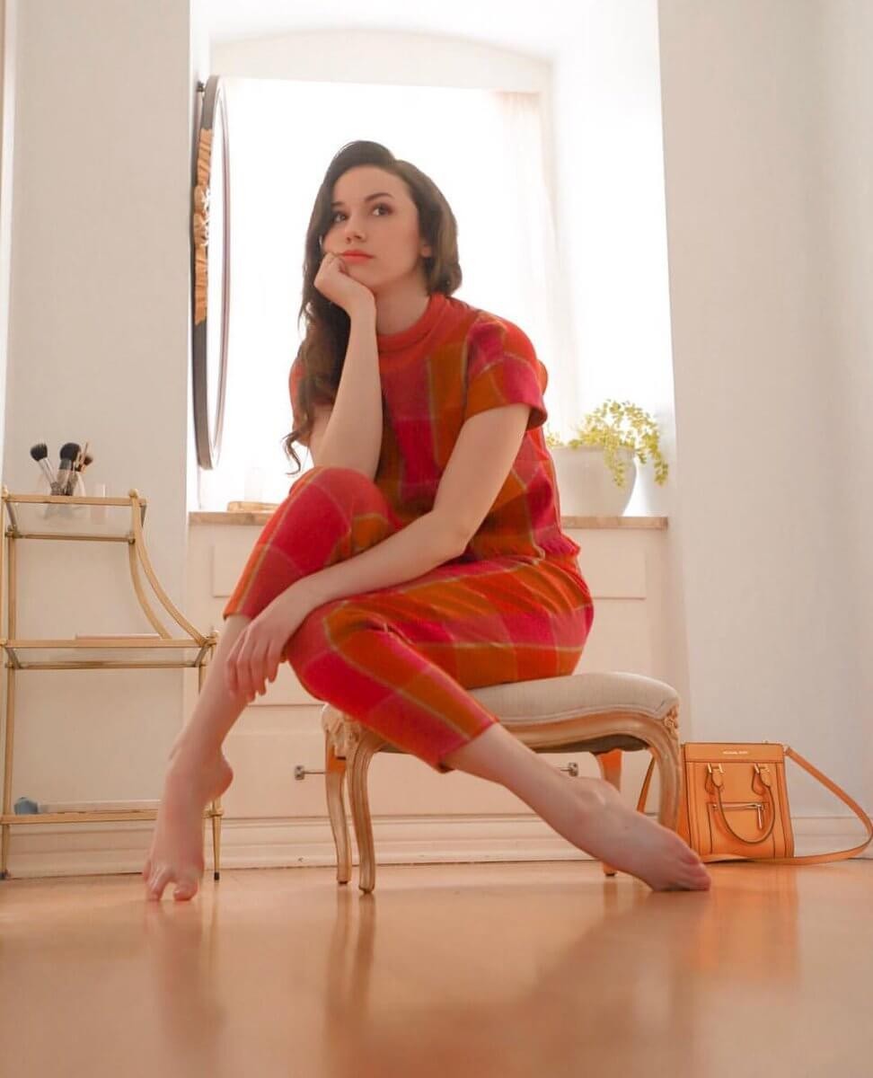 Grace Fulton Bare Feet