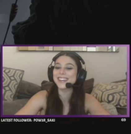 Kira Kosarin Twitch: kirakosarinn