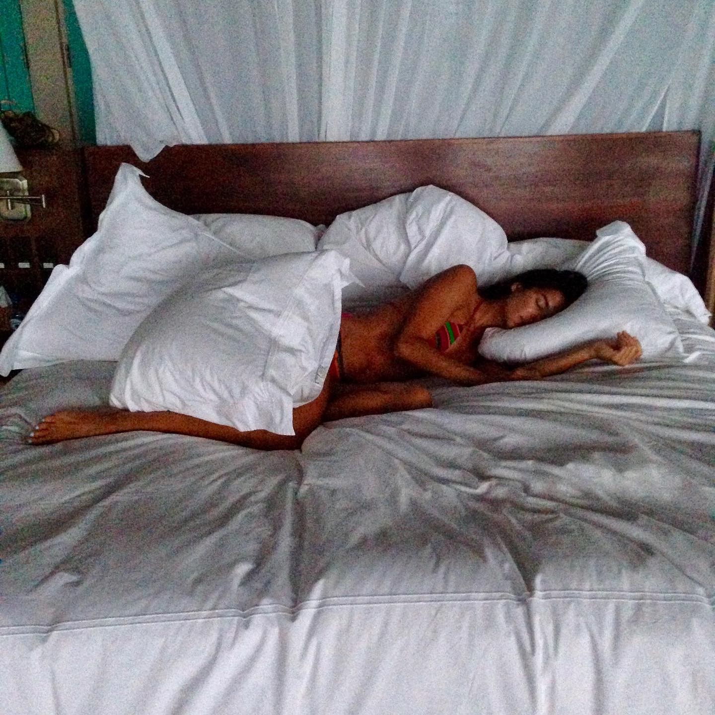 Angie Harmon Hot In Bed