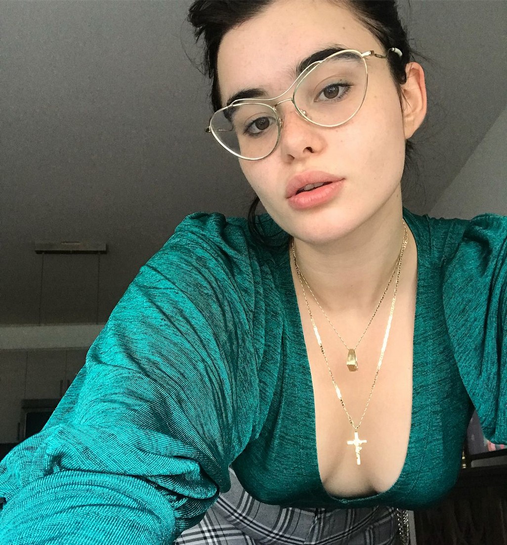 Barbie Ferreira Tits In Cleavage