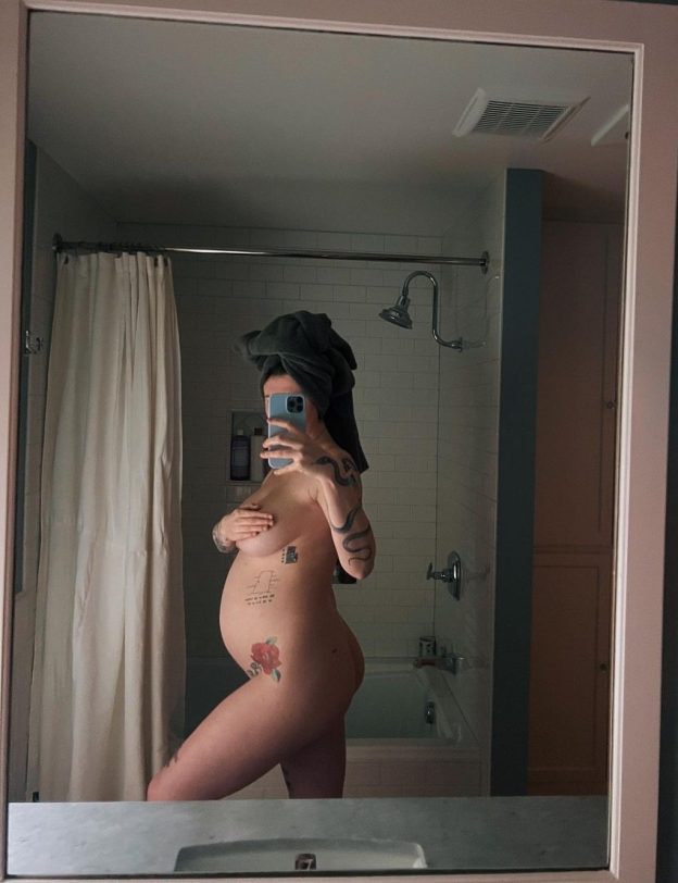 Ireland Baldwin Nude Pregnant