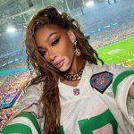 Winnie Harlow Selfie