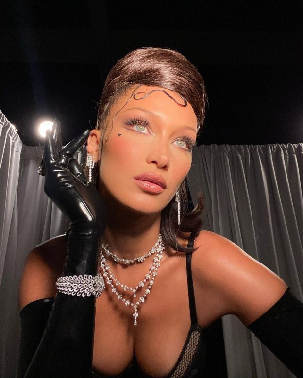 Bella Hadid Sexy Backstage Rihanna's Savage x Fenty Show In Latex (5 Photos + Video)