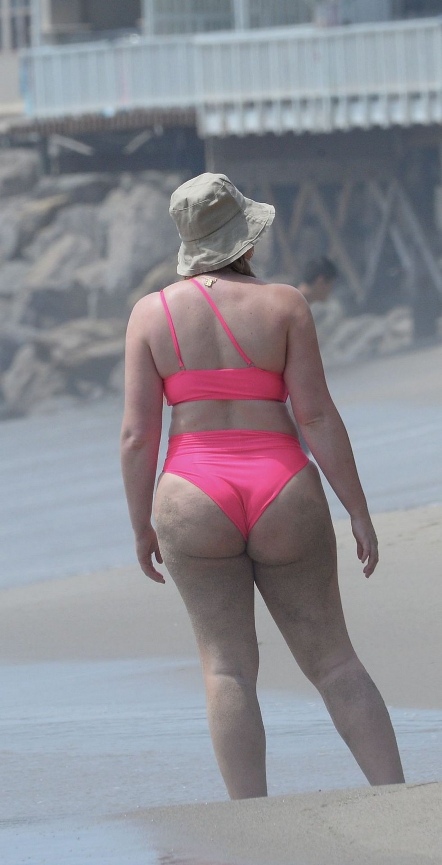 Iskra Lawrence Showed A Sexy Ass In A Bikini For The First Time After Pregnancy