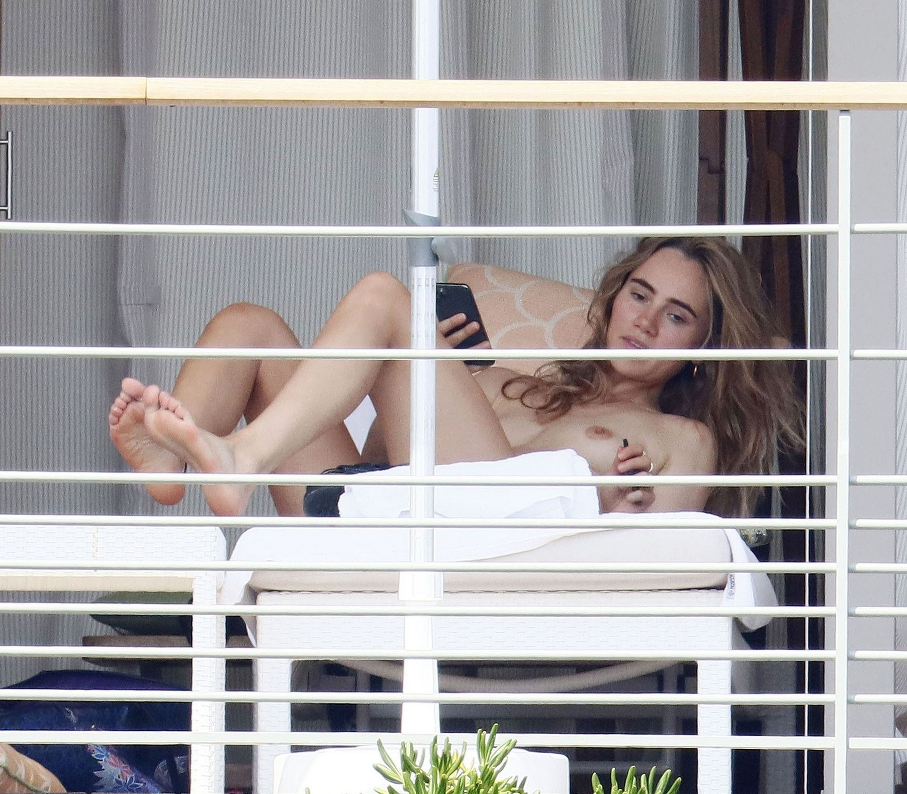 Suki Waterhouse Sweet Feet