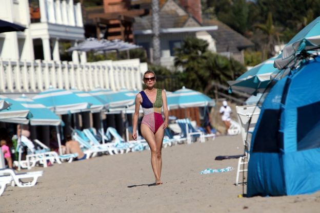 Diane Kruger Sexy In A Multicolored Swimsuit (14 Photos)