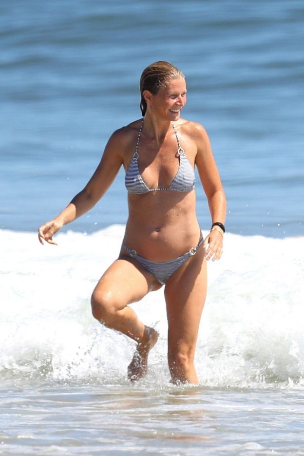 Gwyneth Paltrow Sexy Bikini In Hamptons (25 Photos)