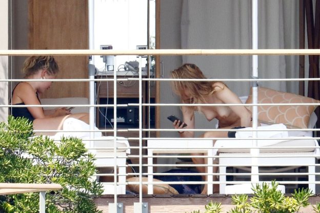 Suki Waterhouse Was Seen Naked On A Balcony While On Holiday In France (22 Photos)