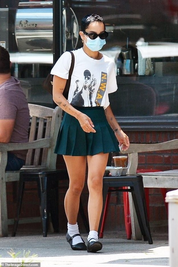 Zoe Kravitz Looks Sexy In Preppy Style From The Series «High Fidelity» (7 Photos)