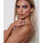 Emily Ratajkowski Showed Which Bikini Is Perfect For Blondes (4 Photos)