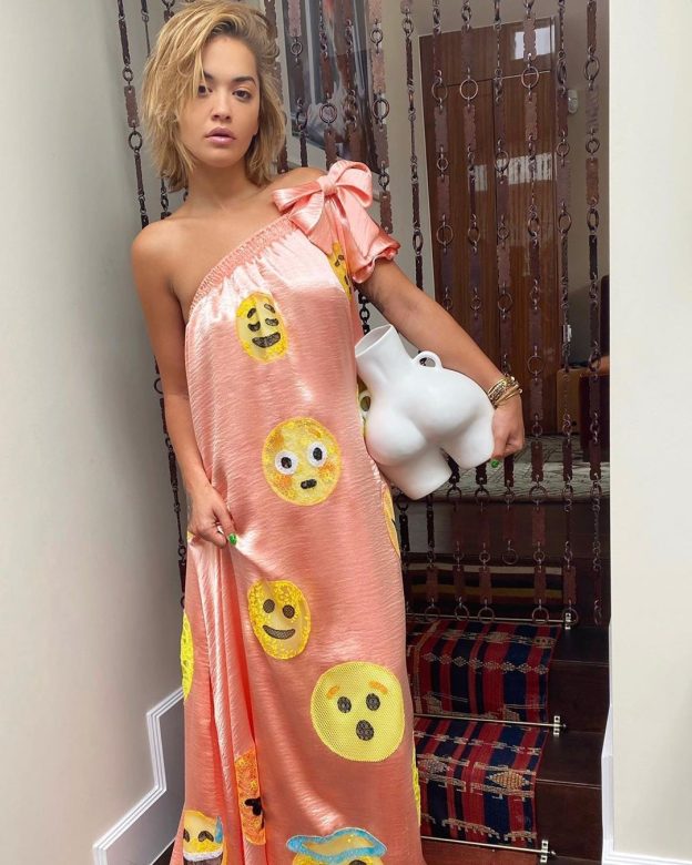 Rita Ora In A Funny Dress With An Emoji By Viktor & Rolf (2 Photos)