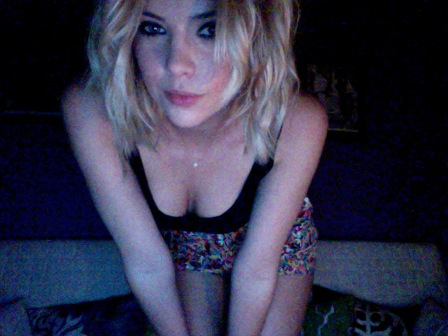 Ashley-Benson-Naked-021