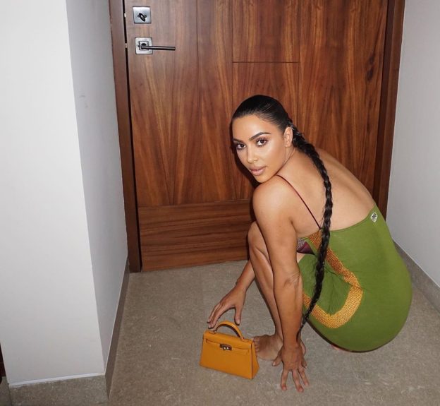 Kim Kardashian Sexy At Home (5 Photos)