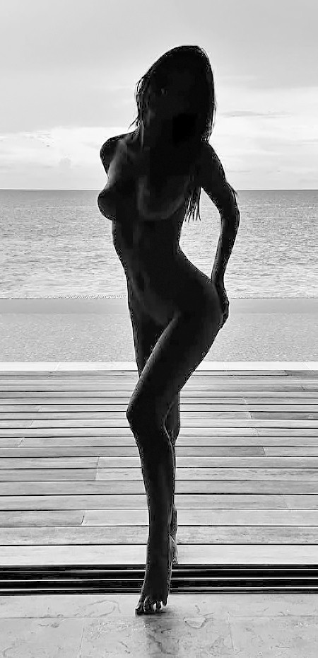 Emily Ratajkowski Nude