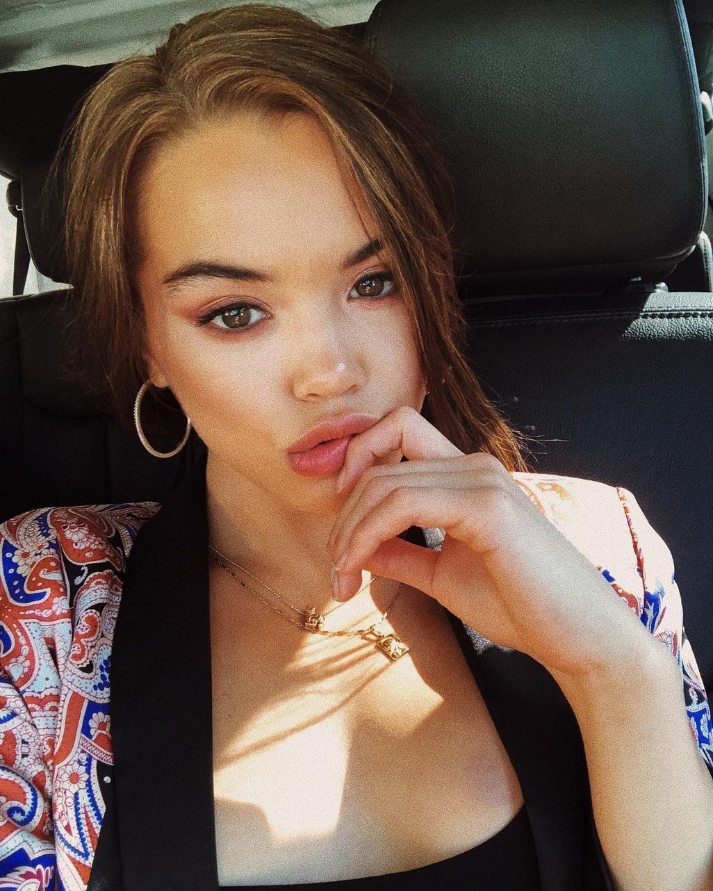 Paris Berelc' Cute Face On Seductive Selfies