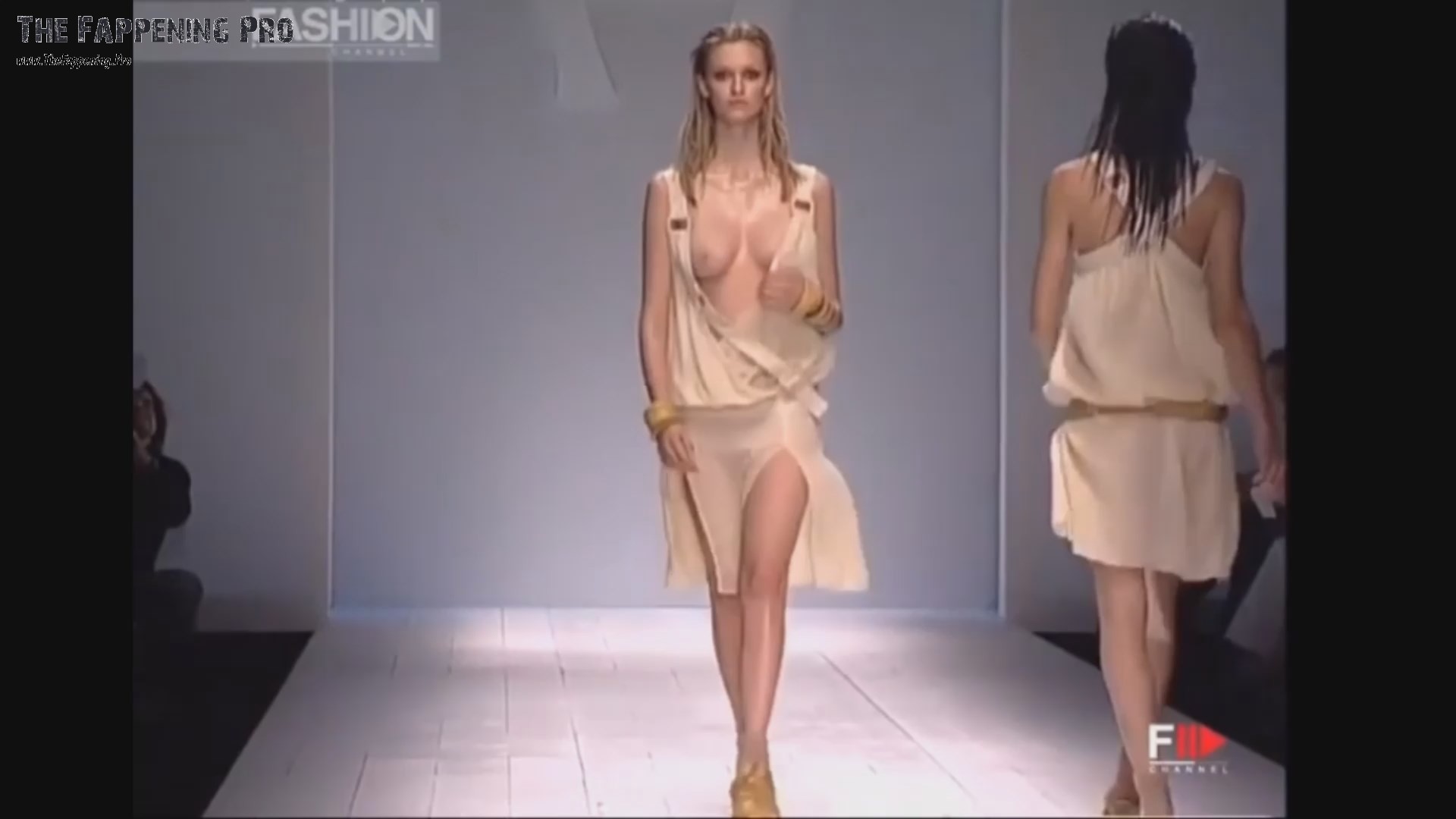 Djosefin Maurer Nude At Catwalk